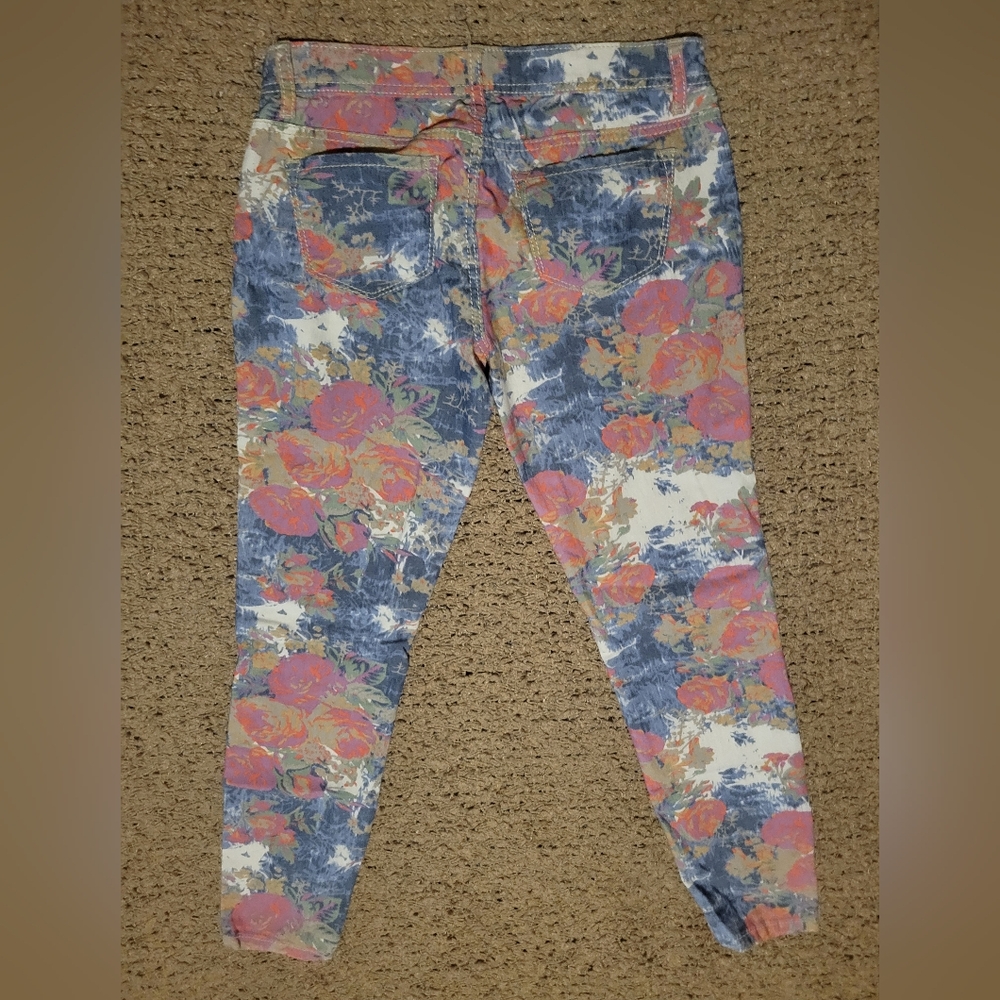 RUE 21 FLORAL Skinny Jeans Size 3/4 - Picture 2 of 3